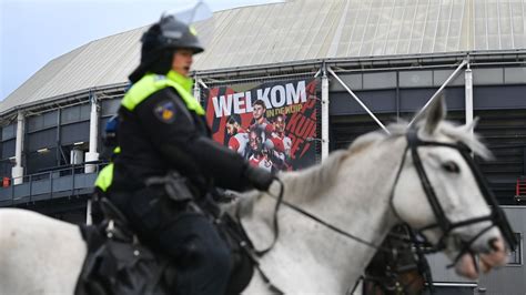 actie ahrefs|Politie voert actie: geen agenten bij Feyenoord.
